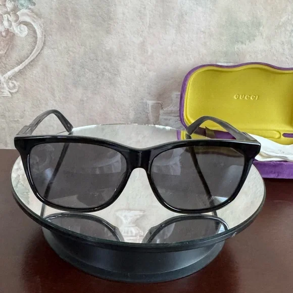 GUCCI BLACK CATEYE SUNGLASSES CASE DUST CLOTH SOFT CASE AND INFO NEW GUCCI BLACK VELVET LARGE CASE EYEGLASSES SUNGLASSES CASE  main image 2